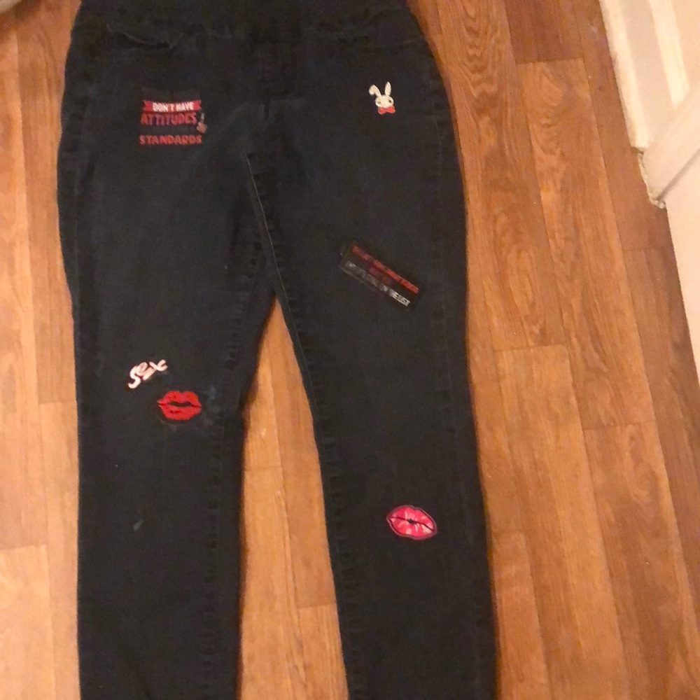 💰👏🏽💰 Dark denim artsy jeans